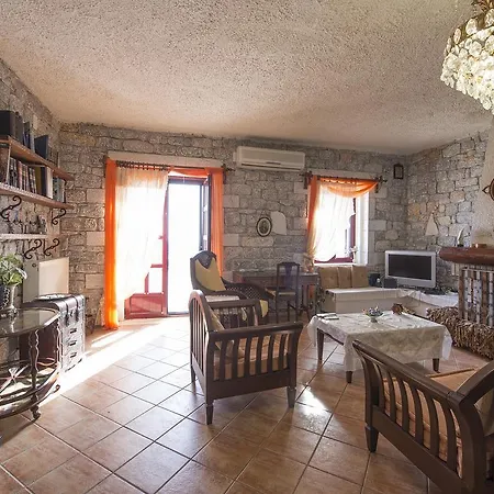 Sophia Mina Green Villa